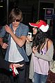 efron-hudgens-hands