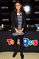 nikki-kellan-toysrus