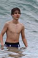 justin-bieber-no-shirt