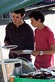 kevin-jonas-gloves