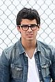 kevin-jonas-gloves