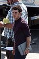 kevin-jonas-gloves