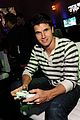 robbie-amell-stripes