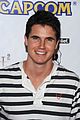 robbie-amell-stripes