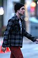 pattinson-redpants