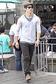 jonas-goodrem-sightseeing