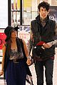 song-trace-hands