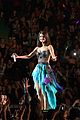 selena-feathers