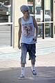 bieber-shirtless