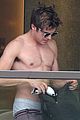 efron-noshirt