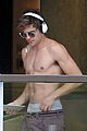 efron-noshirt