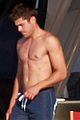 efron-noshirt