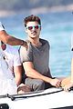 efron-noshirt
