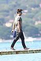 efron-noshirt