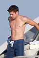 efron-noshirt