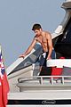 efron-noshirt