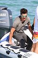 efron-noshirt