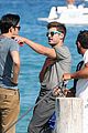 efron-noshirt