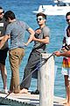 efron-noshirt