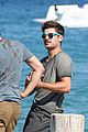 efron-noshirt