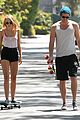 miley-skateboard