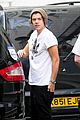 styles-meeting-fans
