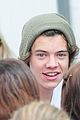 styles-meeting-fans