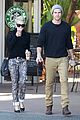 miley-holding