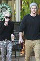 miley-holding