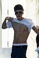 bieber-shirtless