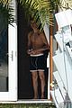bieber-shirtless