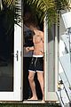 bieber-shirtless
