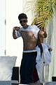 bieber-shirtless