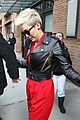 miley-redsuit