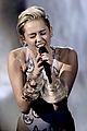 miley-ama-performance