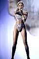 miley-ama-performance