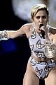 miley-ama-performance