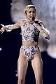 miley-ama-performance
