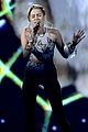 miley-ama-performance