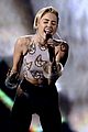 miley-ama-performance