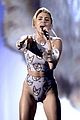 miley-ama-performance