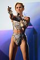 miley-ama-performance