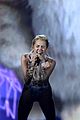 miley-ama-performance