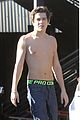 austin-shirtless