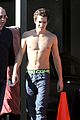 austin-shirtless
