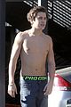 austin-shirtless