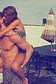 swift-shirtless1