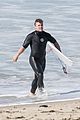 hemsworth-surfing