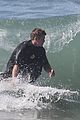 hemsworth-surfing