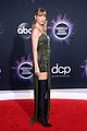 taylor-swift-amas-red-carpet